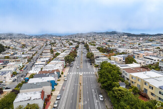 Alemany Blvd. runs down the middle of Outer Mission.