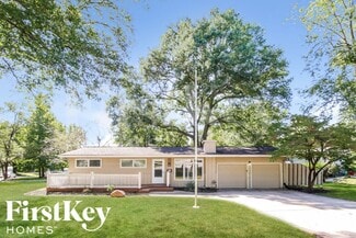 2305 NE 61st St, Kansas City, MO 64118