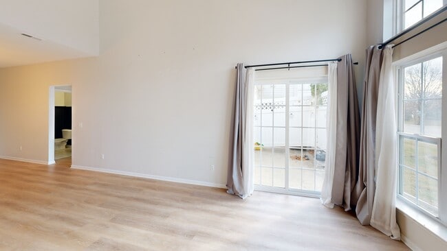 2104 Trailway Ct, Commerce Township, MI 48390 - photo 2