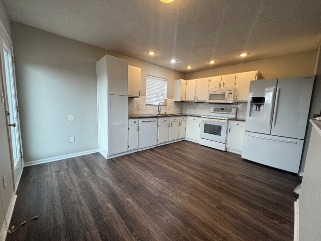 18030 Sanibel Cir, Westfield, IN 46062 - photo 5