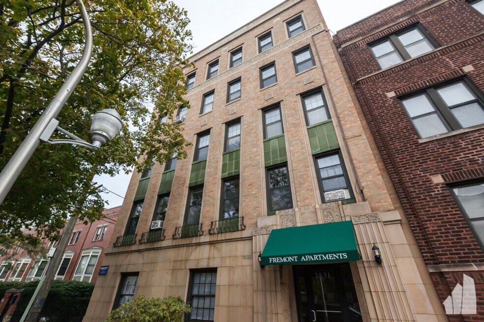 3831 N Fremont St unit 309, Chicago, IL 60613 - photo 1