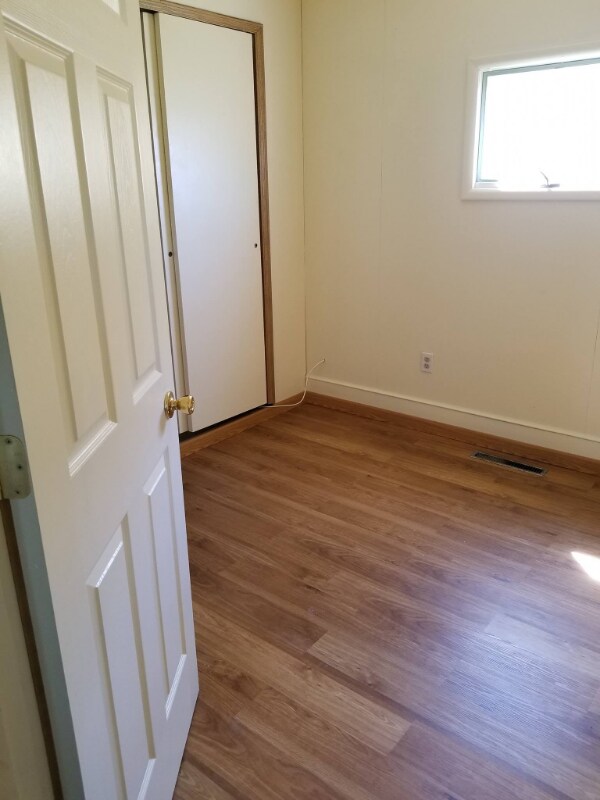 208 4th Ave W, Culbertson, MT 59218 - photo 5