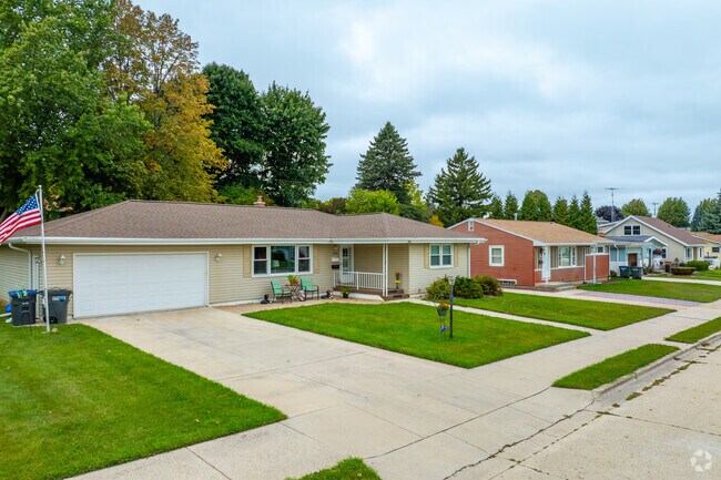 Ranch-style homes are common along quiet streets in Wildwood.