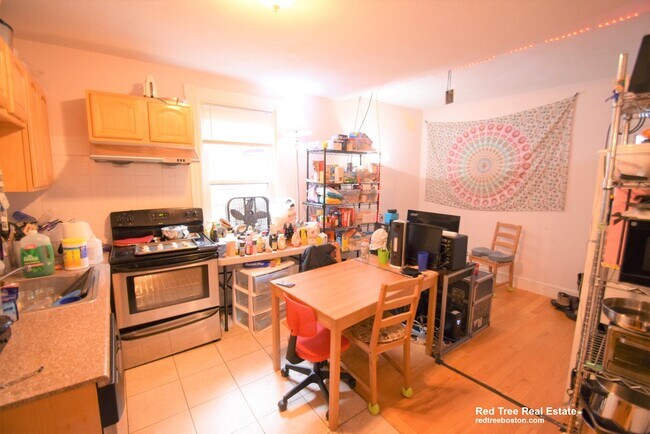 9 Warwick St, Roxbury Crossing, MA 02120 - photo 2