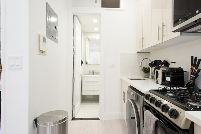 149 E 62nd St unit FL3-ID1021871P, New York, NY 10065 - photo 6