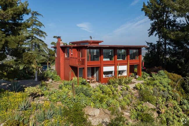 Large custom built homes sit along the hillside in Lake Hodges.