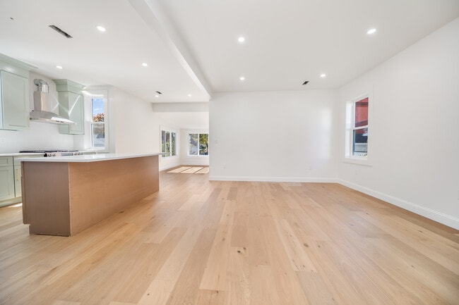 11 Knollin St unit 2, Malden, MA 02148 - photo 3