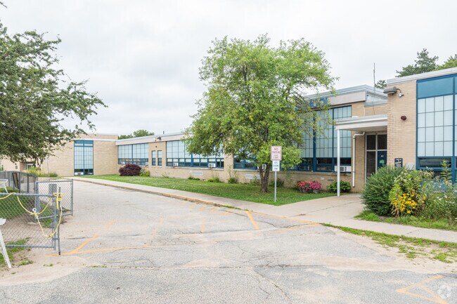 Locals love Charlestown Elementary School for it's convenient location and staff.
