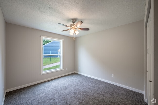 2BR, 2BA - 838SF - Side-By-Side - Bedroom