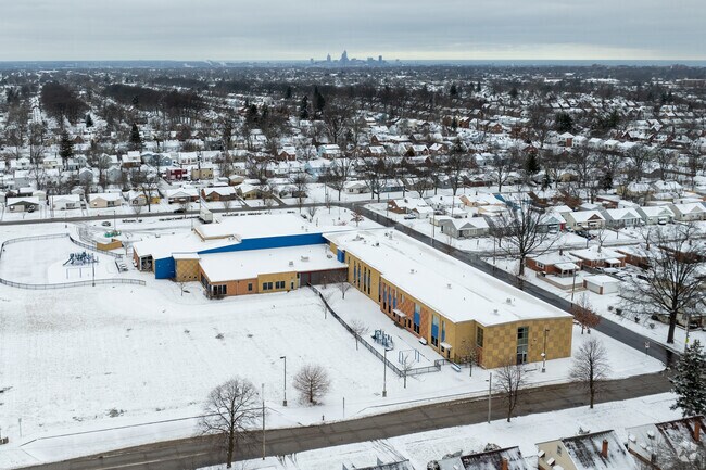 Aerial view of Adlai Stevenson School and the surrounding area of Highland Hills.