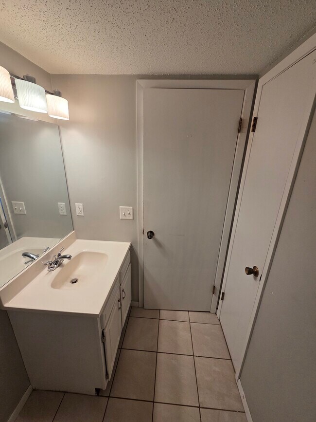 3223 Schuetzen Ln unit 1, Davenport, IA 52804 - photo 6