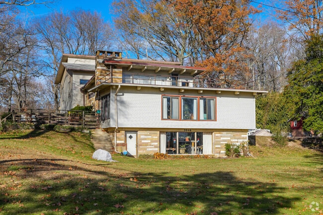 Huge lots are common for properties in Mason Neck.