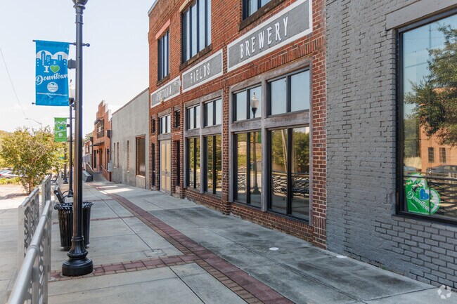 Pretoria Fields Brewery offers a tap room known for locally crafted beers and private events.