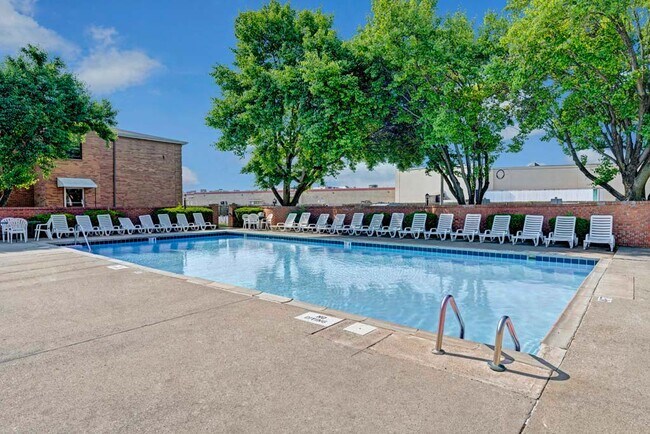 Wilson Plaza, Columbus, OH 43204 - photo 3