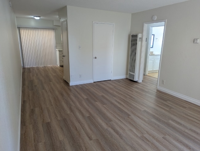 216 Melrose Dr, Oxnard, CA 93035 - photo 2