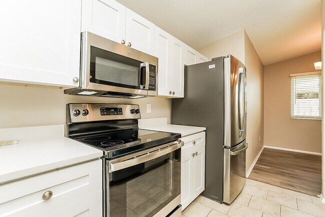 633 Timber Bay Cir W, Oldsmar, FL 34677 - photo 7