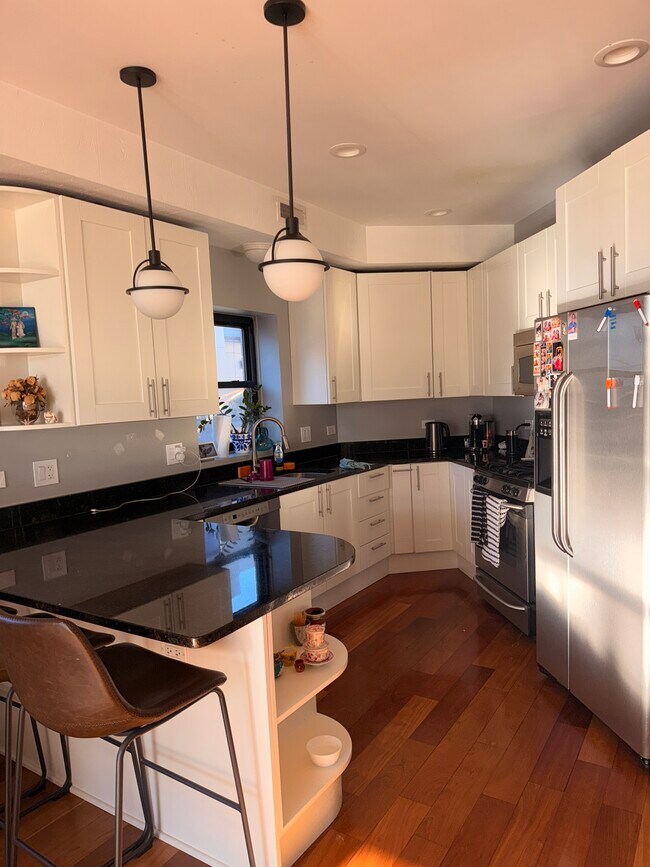 651 N Milwaukee Ave unit 301, Chicago, IL 60642 - photo 5