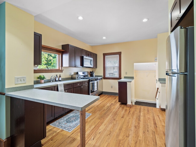 679 Washington St unit ID1271290P, Bedford, OH 44146 - photo 3