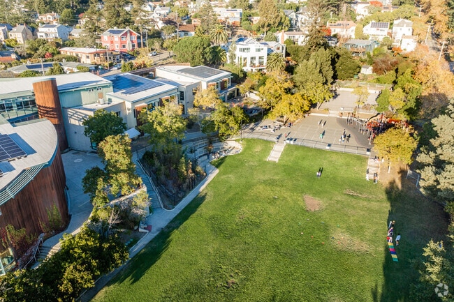 Cragmont Elementary School has a large field for children in Alameda County.