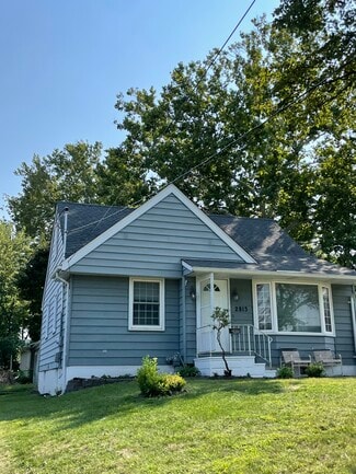 2813 Hull Ave, Des Moines, IA 50317