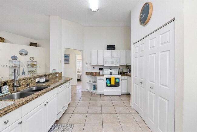 11851 SW 7th St, Pembroke Pines, FL 33025 - photo 3