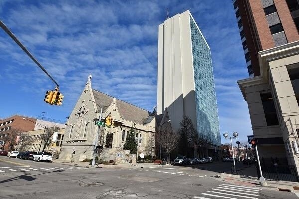 Tower Plaza unit 13C, Ann Arbor, MI 48104 - photo 1