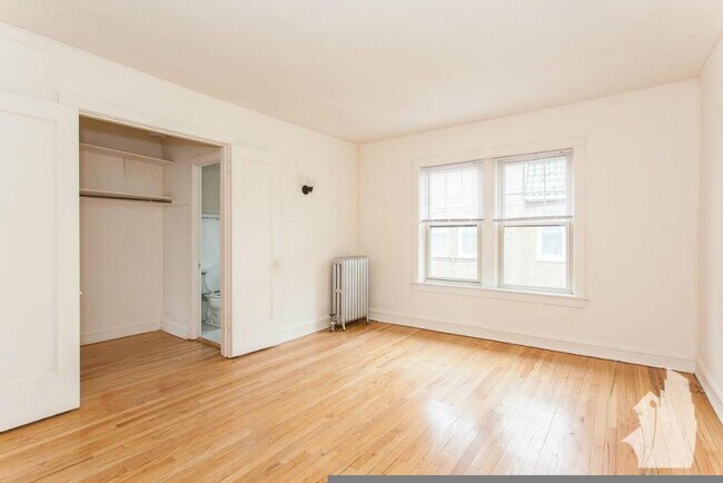 2100 W Ainslie St unit 2100-E2, Chicago, IL 60625 - photo 4