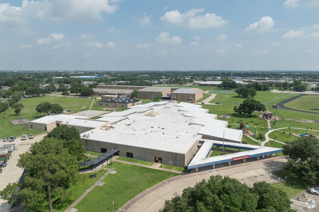 The school serves students from Pre-K through 5th grade.