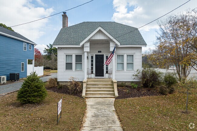 Small, single-story cottages are not unusual in Ocean View.