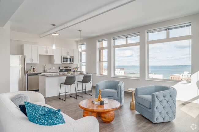 Sturgeon Bay - 1 BD, 1 BA - 1000SF - Living Room