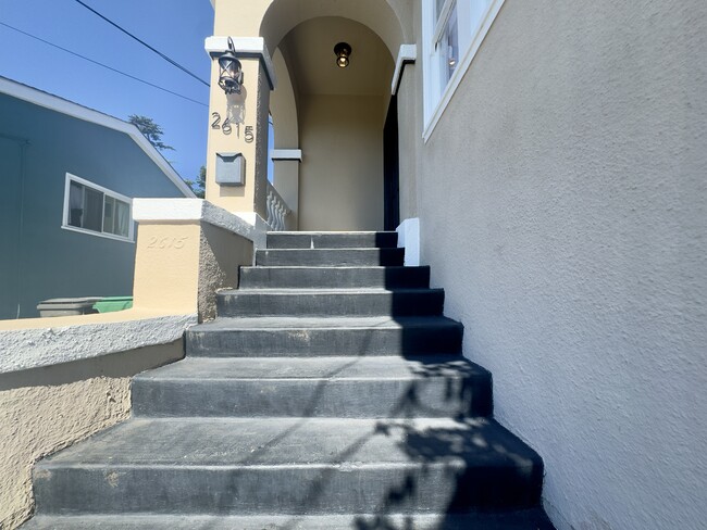 2615 Maxwell Ave, Oakland, CA 94619 - photo 4