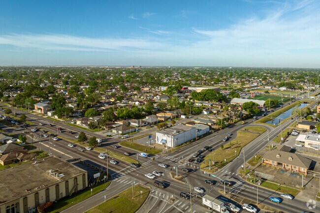 New Metairie connects residents to major roadways and everyday essentials, making life easy and accessible.