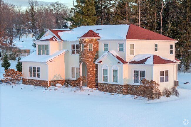 New homes in Busti feature grand proportions, modern layouts, and ample space for growing families.