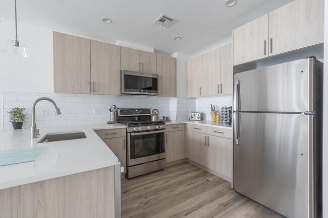300 Marshall Dr unit FL4-ID1041928P, Hoboken, NJ 07030 - photo 6