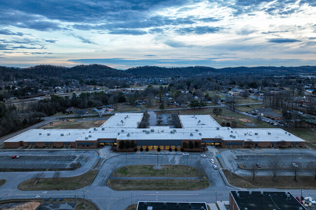 Karns Elementary School has easy dropoff and pickup for students.