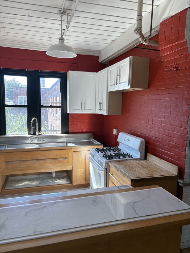 464 Pratt Street Extension unit 303, Meriden, CT 06450 - photo 3