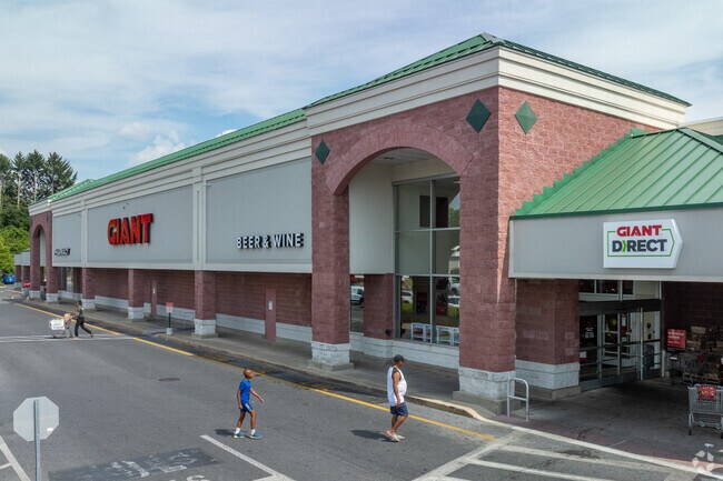 Giant Grocery is conveniently located within West Lancaster on Lincoln Highway.