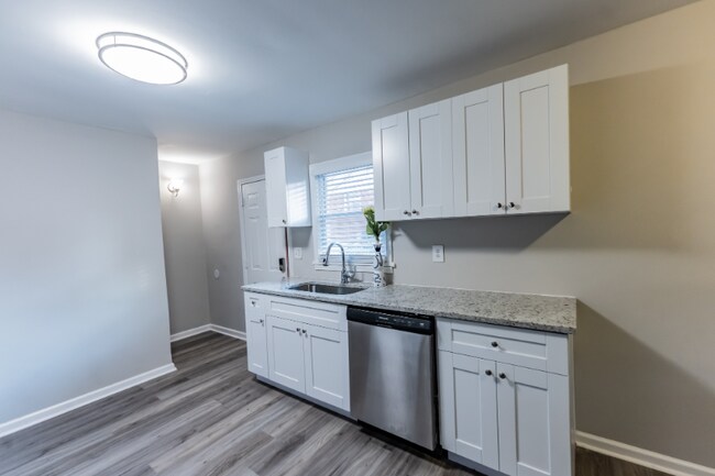 586 Oakside Dr SW unit A, Atlanta, GA 30331 - photo 4