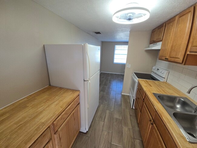 810 6th St SE, Fort Meade, FL 33841 - photo 4