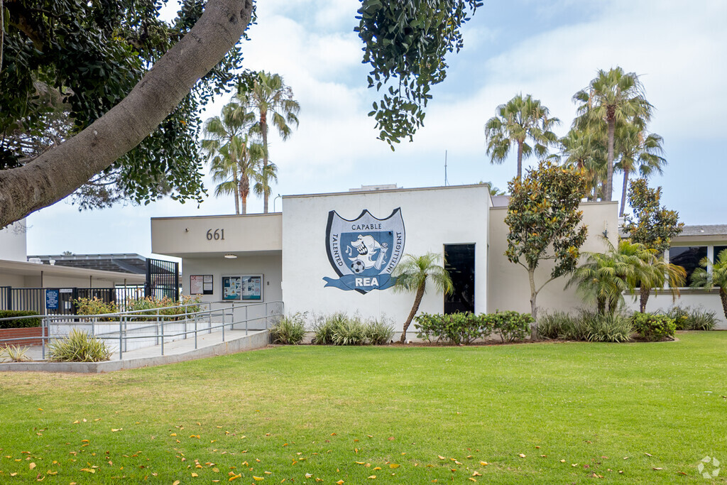 Front side of Rea Elementary School.