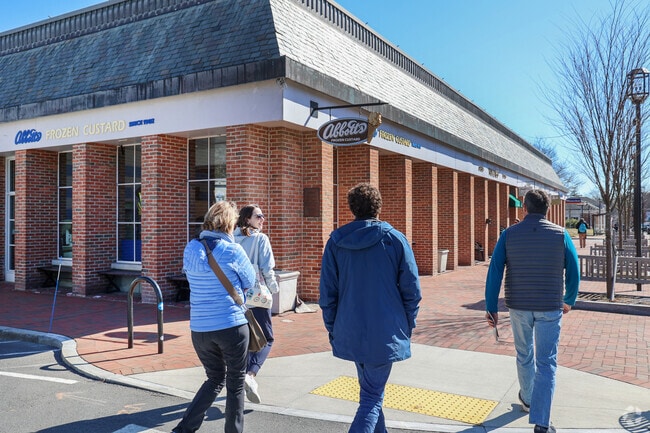 Nearby downtown Lexington offers a variety of shops for Shakerhill folks to explore.