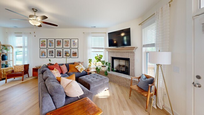 313 Glendon St, Greer, SC 29651 - photo 2