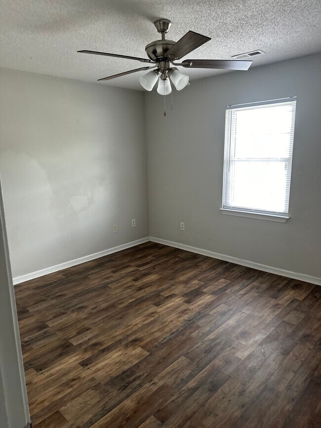 4340 W Horne Ave, Farmville, NC 27828 - photo 6