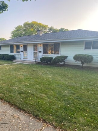 326 Born Place Unit 326, Waukesha, WI 53186