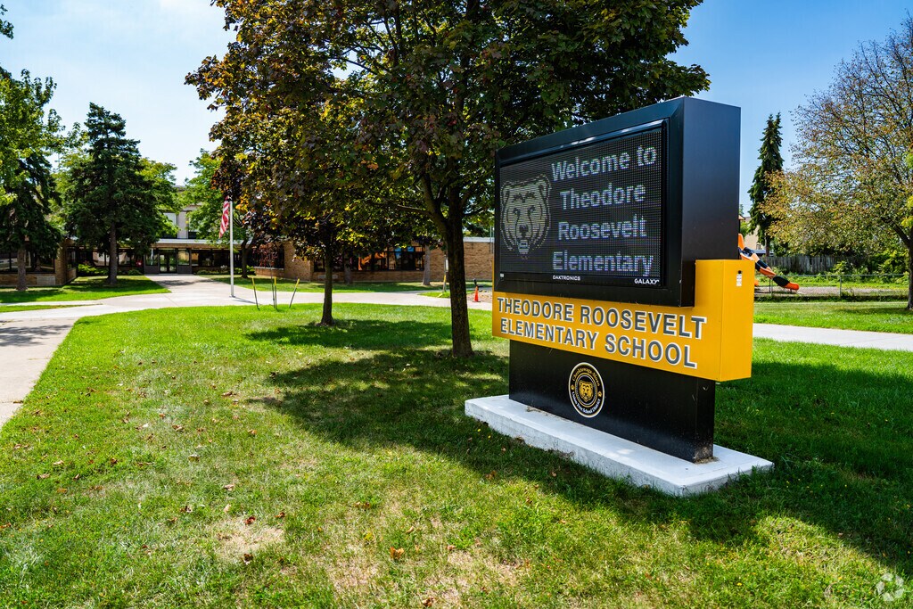 Theodore Roosevelt Elementary School gets a B grade on Niche and serves K-2 students.