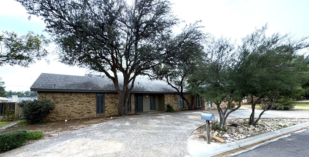 2405 Stutz Plaza, Midland, TX 79705 - photo 1