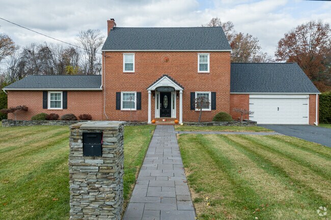 Colonial revivals can be spotted throughout the suburbs of Rossville.