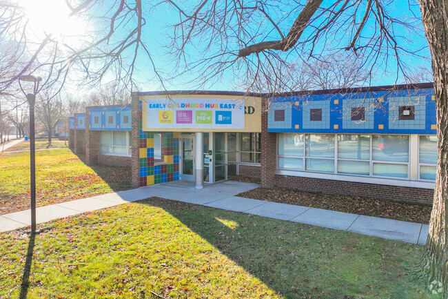 L'Etoile du Nord French Immersion School Upper, has 119 students in grades Pre-K-2nd.