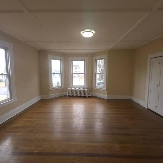 121 Northampton Ave, Springfield, MA 01109 - photo 1