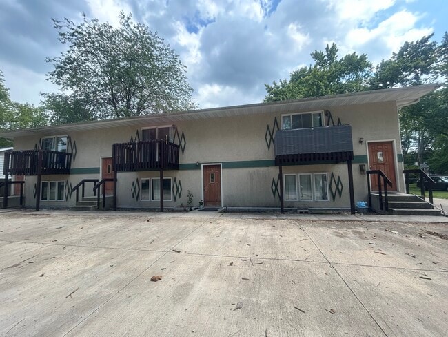 205 W Cherry St unit D, Fairbury, IL 61739 - photo 2